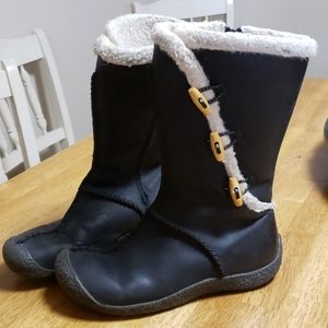 Keen zip up boots